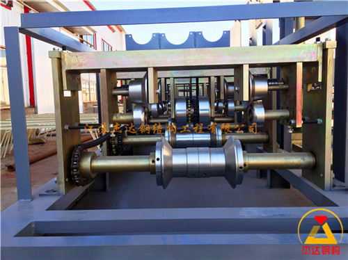 拱形屋蓋梁失穩現象的研究