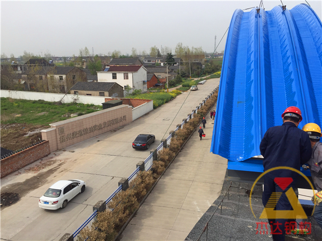 什么是無梁金屬拱形屋面?