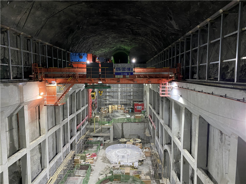 四川阿壩水電站內(nèi)無(wú)梁拱形屋頂施工