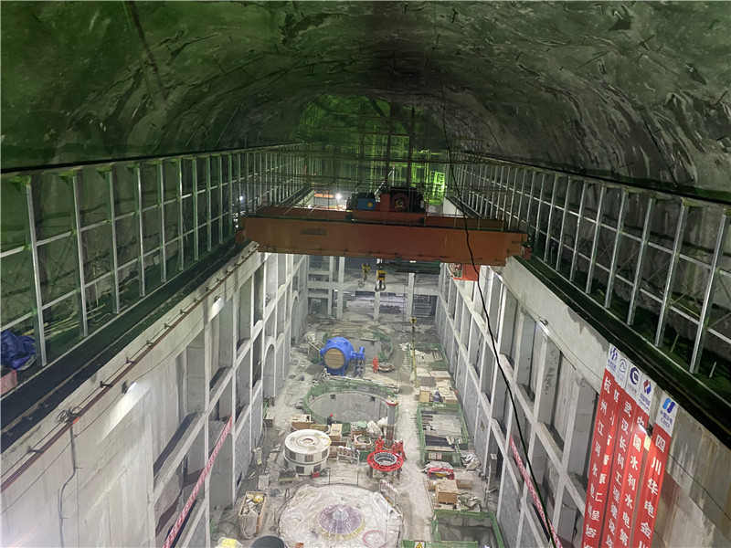 四川阿壩水電站內(nèi)無(wú)梁拱形屋頂施工