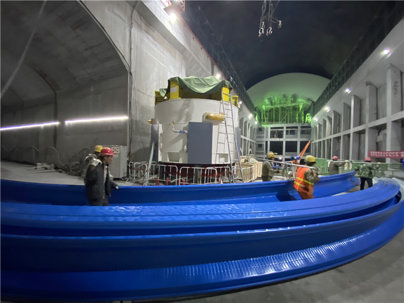 四川阿壩水電站內(nèi)無(wú)梁拱形屋頂施工